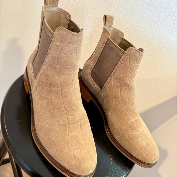 Clark’s Booties - Picture 7 of 9